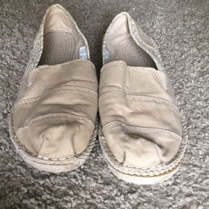 Nude canvas shoes